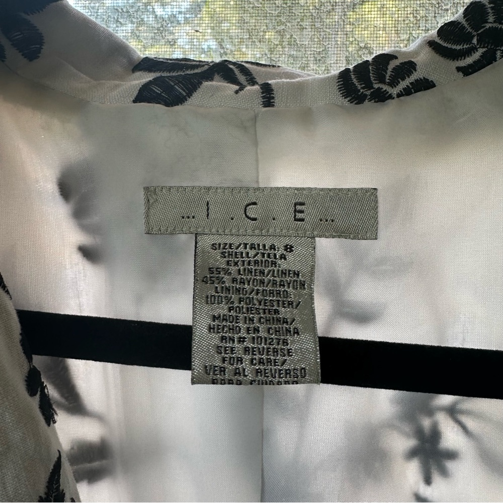 🦋 ICE Black & White Floral Open Front Cropped 3/4 Sleeve Blazer - Picture 6 of 12